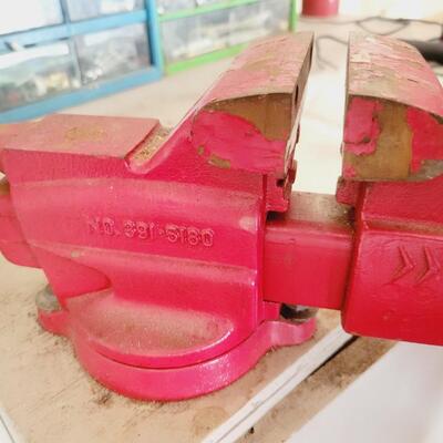 CRAFTMAN SWIVEL BENCH CLAMP