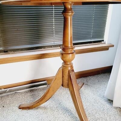 ORNATE ANTIQUE WOODEN SIDE TABLE