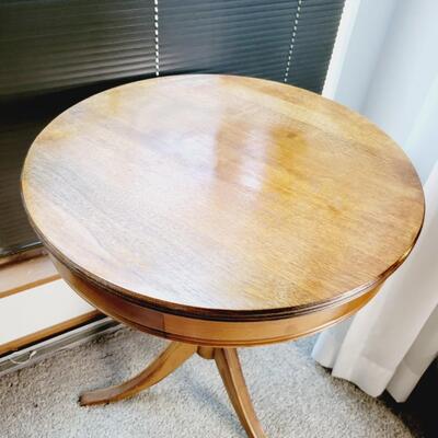 ORNATE ANTIQUE WOODEN SIDE TABLE