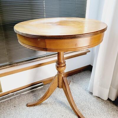 ORNATE ANTIQUE WOODEN SIDE TABLE