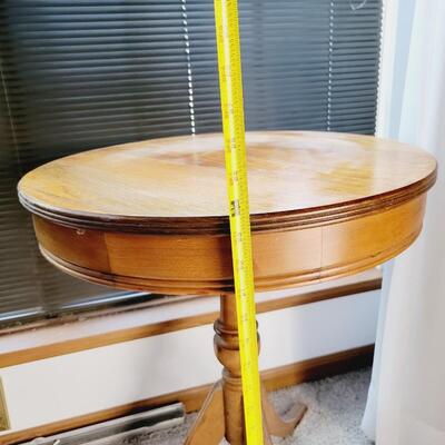 ORNATE ANTIQUE WOODEN SIDE TABLE