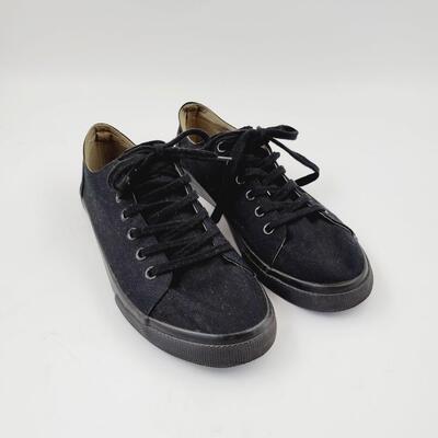 JOE BOXER CANVAS SHOES MENS SIZE 9.5