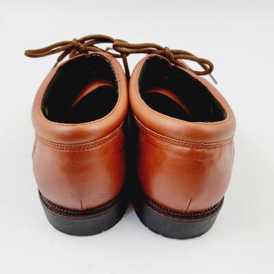 DOCKERS LEATHER SHOES - MENS SIZE 9.5