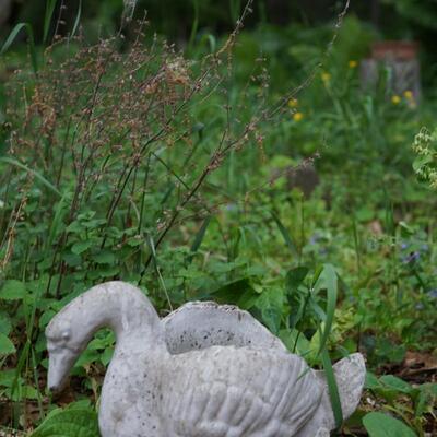 VINTAGE CEMENT SWAN GARDEN PLANTER