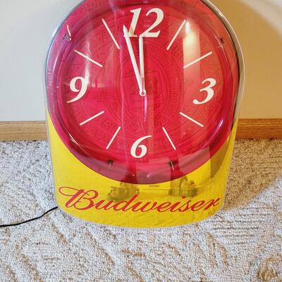 BUDWEISER LIGHTED WALL CLOCK