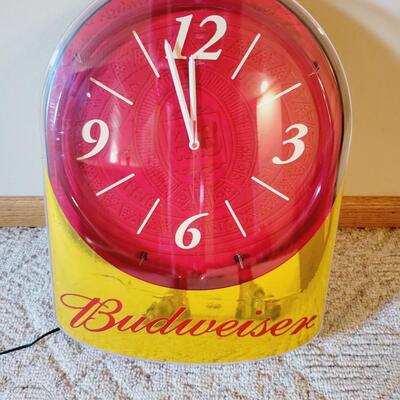 BUDWEISER LIGHTED WALL CLOCK