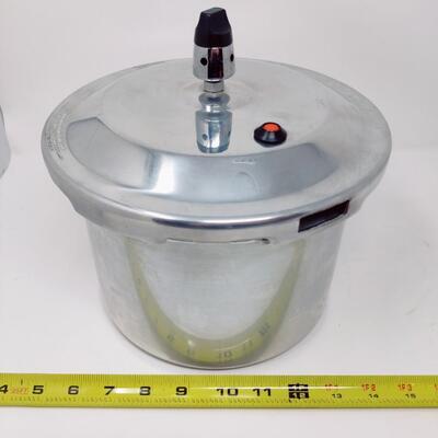 MAITRE'S PRESSURE COOKER 4.2 QT
