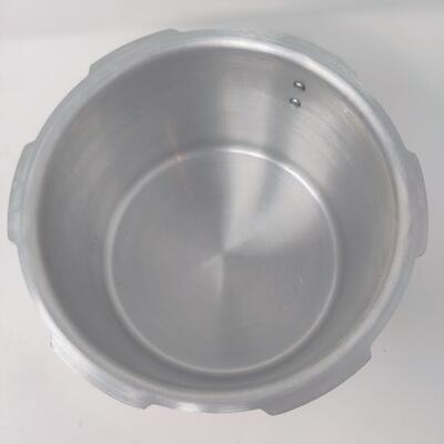 MAITRE'S PRESSURE COOKER 4.2 QT