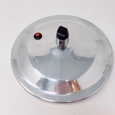MAITRE'S PRESSURE COOKER 4.2 QT