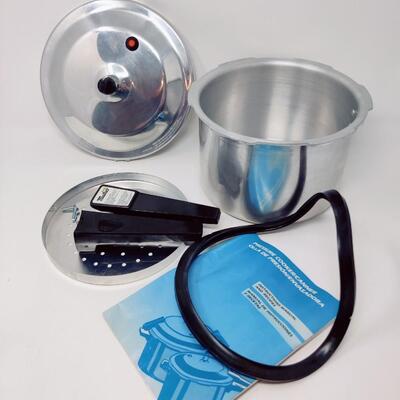 MAITRE'S PRESSURE COOKER 4.2 QT