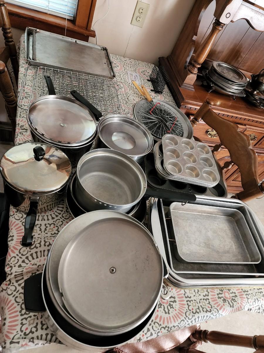 Baking and pots/pans lot