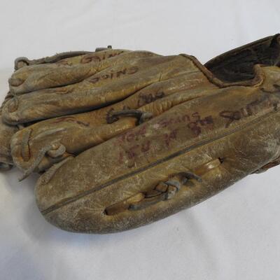 Ralph Terry Leather Baseball Mitt, Right Handed, Leather - Vintage
