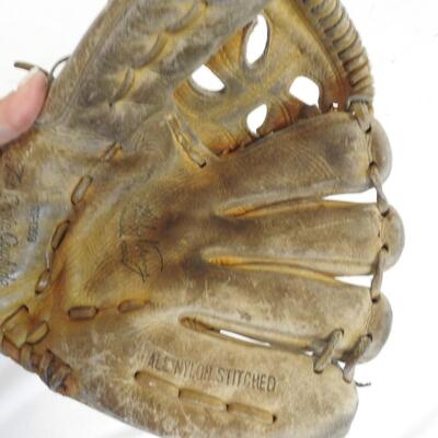 Ralph Terry Leather Baseball Mitt, Right Handed, Leather - Vintage