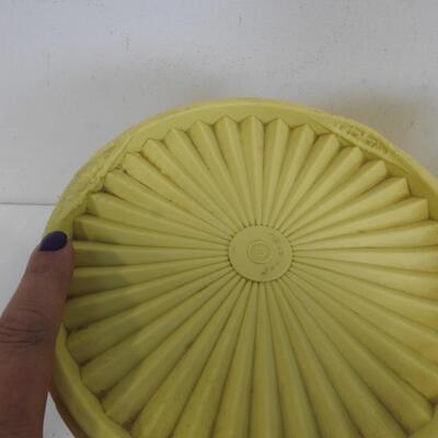 Vintage Tupperware 3 Nesting Containers with Lids, Yellow Gold, Melting Damage