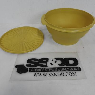 Vintage Tupperware 10" Salad Bowl with Lid, Harvest Gold #880-6. Melting Damage