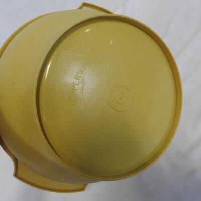 Vintage Tupperware 10" Salad Bowl with Lid, Harvest Gold #880-6. Melting Damage
