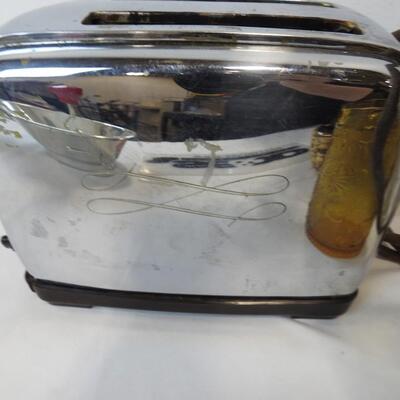 Kitchen Lot: Vintage Toaster-Works, 8 Glasses, Casserole Dish w/lid, Food Mill