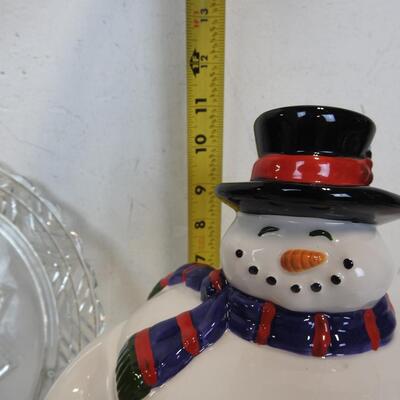 Seasonal Decor: Snowman Cookie Jar, Glass Snowflake Platter, 2 Vintage Baskets
