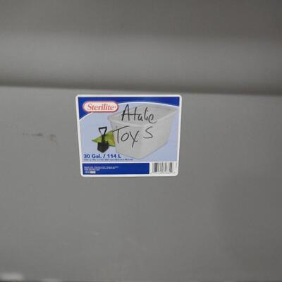 4 Totes, 2 With Lids, 2 NO Lids: Sterilite, Roughneck, Gray Tote  Lid Has Cracks