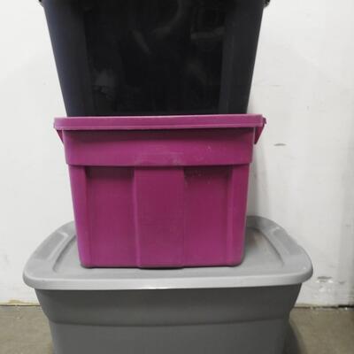 4 Totes, 2 With Lids, 2 NO Lids: Sterilite, Roughneck, Gray Tote  Lid Has Cracks