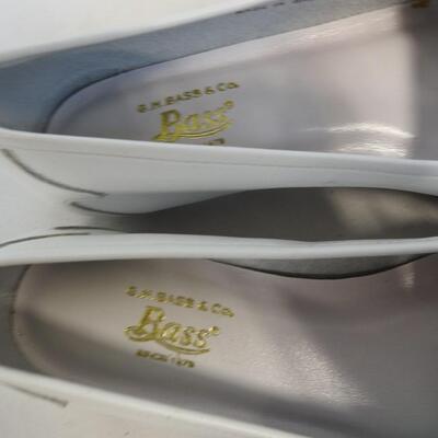 2pr Women Shoes: White BASS Size 7 1/2 M -NEW, Black Bandolino  Size 7 M-Used