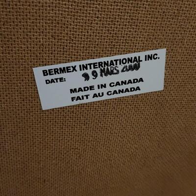 Bermex International Server 48x17x33 made in Canada