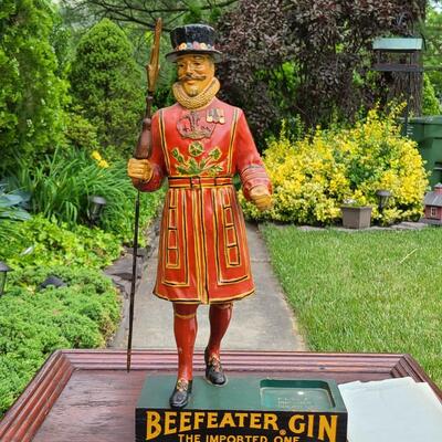 Lot 169: 1965 Beefeater Gin 