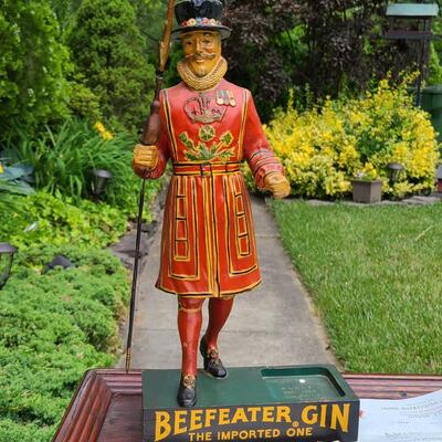 Lot 169: 1965 Beefeater Gin 