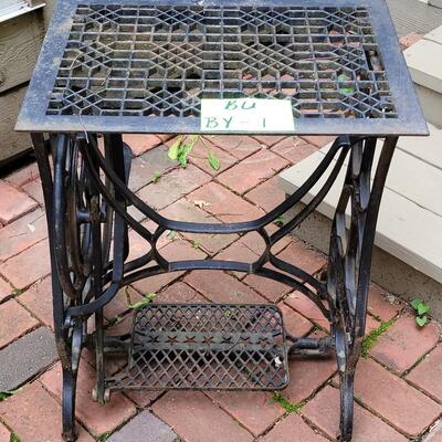 Iron Sewing Table Decor