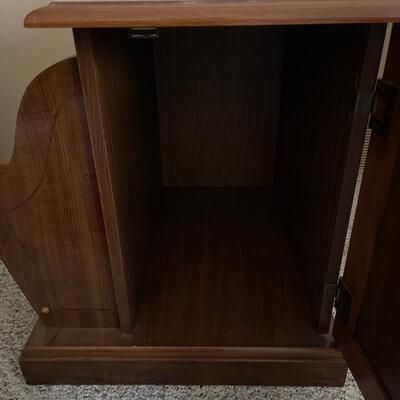 L9-End table with Magazine Rack
