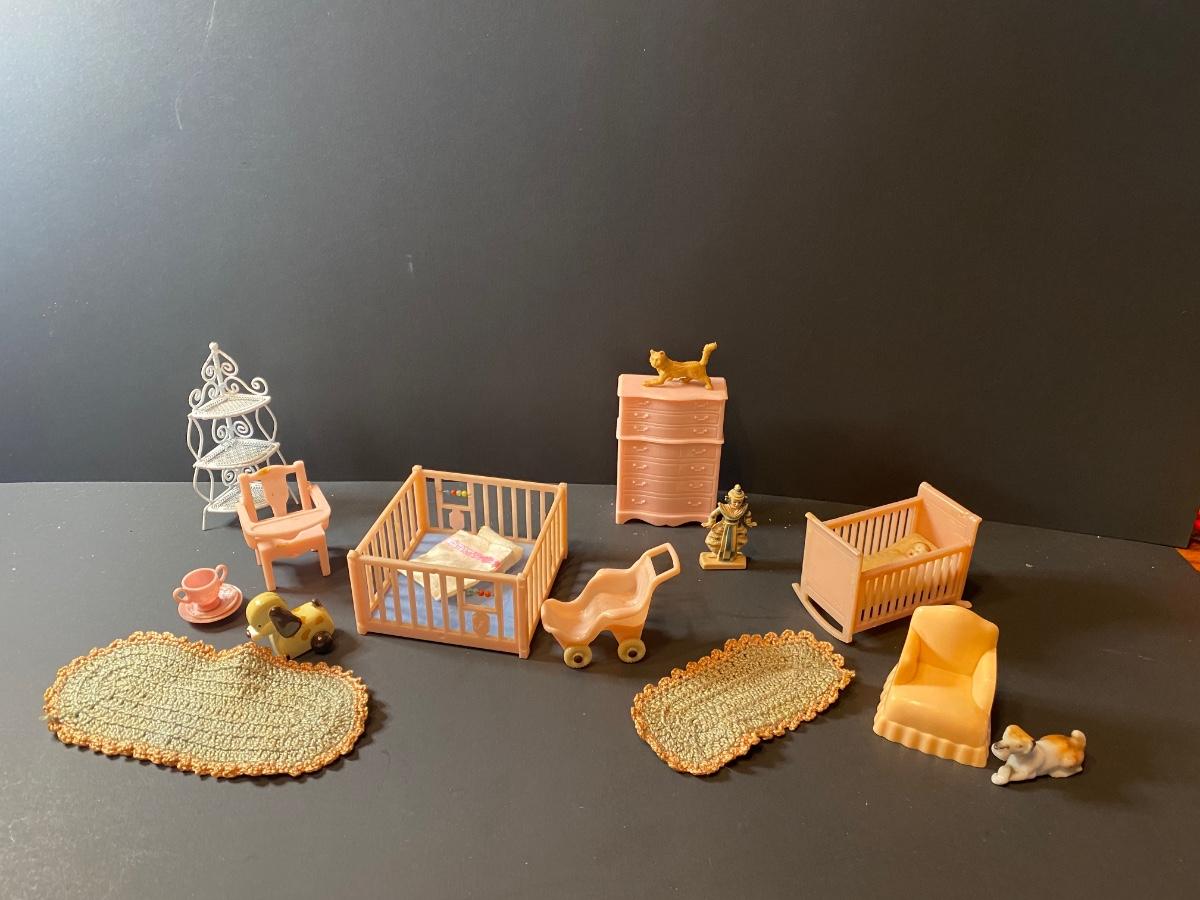 Lot 255 Large Collection of Vintage Dollhouse Furniture (Must See Pics