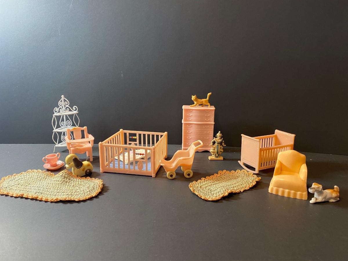 Lot 255 Large Collection of Vintage Dollhouse Furniture (Must See Pics