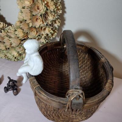 Decor and Figurines