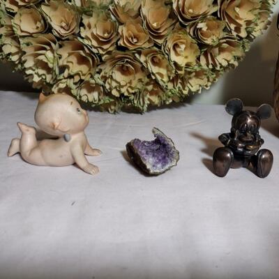 Decor and Figurines