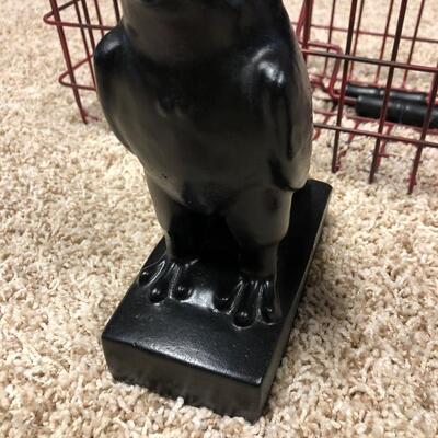 B17- Maltese Falcon bookends & red metal basket