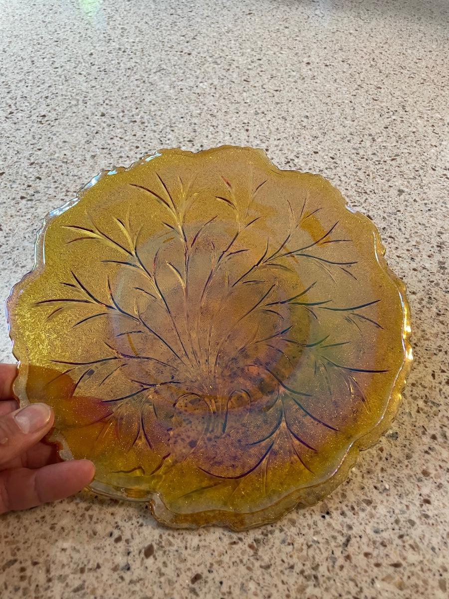 Yellow glass plate