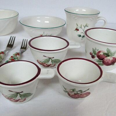 Pfaltzgraff Dishes: Winterberry and Delicious Pattern Measuring Cups