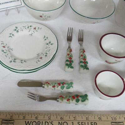 Pfaltzgraff Dishes: Winterberry and Delicious Pattern Measuring Cups