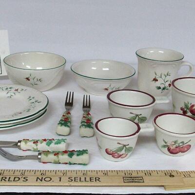 Pfaltzgraff Dishes: Winterberry and Delicious Pattern Measuring Cups