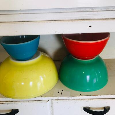 1940s PYREX Primary Colors Nesting Bowl set