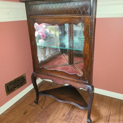 Lot 400: Victorian Corner Wood/Glass Mirrored Display Cabinet. (Locking)
