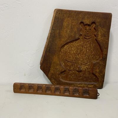 .84. Primitive | Carved Candy Mold | Bear Cookie Board