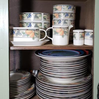 Mikasa Dish Set