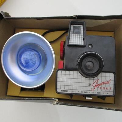 #3 Vintage Imperial Debonair Camera Model 810 with Supplies