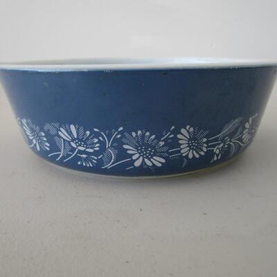 #15 Vintage Pyrex bowl 471-b Colonial Mist Blue White Daisy 