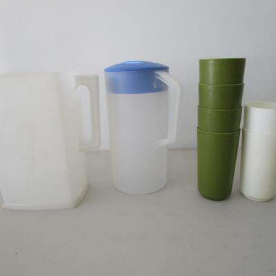 #23 Two Rubbermaid pitchers and 6 cups