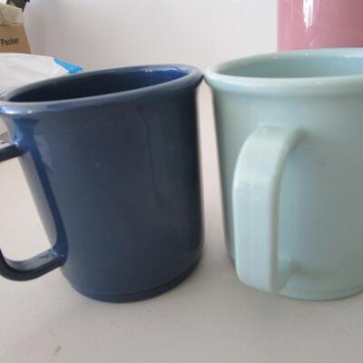 #25 Rubbermaid dishes and cups