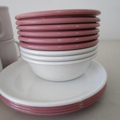 #25 Rubbermaid dishes and cups