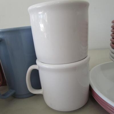 #25 Rubbermaid dishes and cups