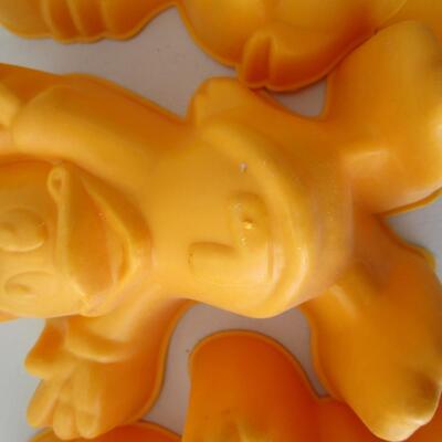 #29 Disney 4 Duck Jello molds